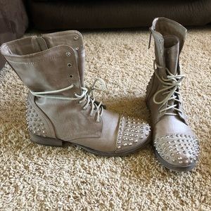 Combat boots